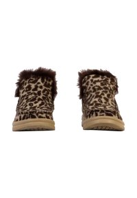 Bottines imprimées léopard marron présentant un dessus doux et texturé avec une bordure en fausse fourrure et une semelle en caoutchouc beige. Design à tige basse avec des accents cousus.