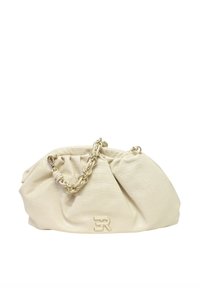 Borsa crema in pelle goffrata effetto coccodrillo con design arricciato e tracolla a catena dorata, caratterizzata da un logo discreto sul davanti.