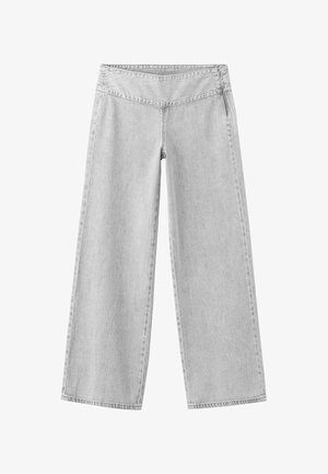 Světle šedé džíny s širokými nohavicemi, vysokým pasem a viditelnými švovými detaily, zobrazené na rovném povrchu na bílém pozadí.