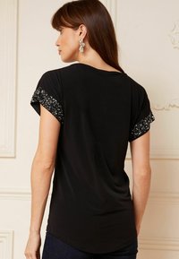 Love & Roses SEQUIN CUFF REGULAR FIT - T-Shirt print - black