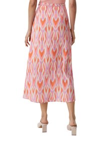 Maxi-Rock mit einem lebendigen Herzmuster in verschiedenen Rosatönen, Orange und Creme, aus fließendem Stoff und mit elastischem Bund.