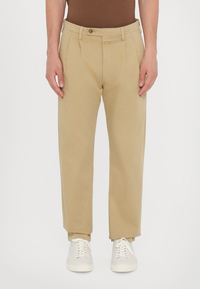 CLOSED BERGEN TAPERED - Chinos - beige