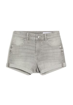 Pantaloni scurți din denim gri cu tiv întors, prevăzuți cu buzunare frontale și închidere cu nasture. Textură moale cu un efect ușor de decolorare.