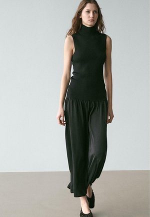 WITH CONTRAST DETAIL - Robe longue - black