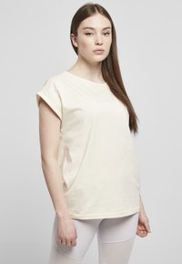Urban Classics EXTENDED SHOULDER TEE - Jednoduché tričko - whitesand