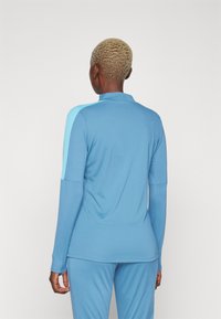 Nike Performance NIKE ACADEMY23 DRIL TOP BRANDED - Tops ar garām piedurknēm - aegean storm/baltic blue