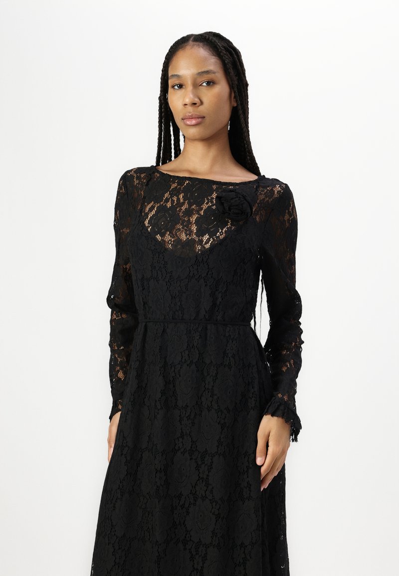 green emerald velvet dress Delilah Long Sleeve Maxi Dress - Wisteria main image 1