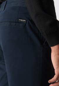 Thumbnail Image 9