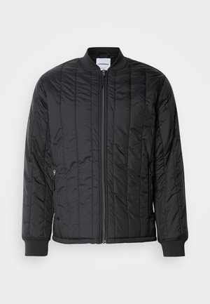 Schwarze, gesteppte Bomberjacke aus Nylon, mit einem Frontreißverschluss, gerippten Bündchen und seitlichen Taschen. Strukturierte Oberfläche mit vertikalen Nähten.