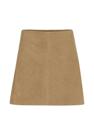 Tan suède mini-rok met een rechte silhouet, voorzien van een centrale gestikte naad en een gladde textuur. Geen zichtbare sluitingen of versieringen.