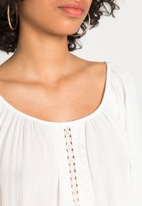 ONLY ONLNORA ALBA BLOUSE - Blusa - cloud dancer