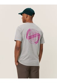 Les Deux GLOBE - T-shirt estampada - grey melange/magenta