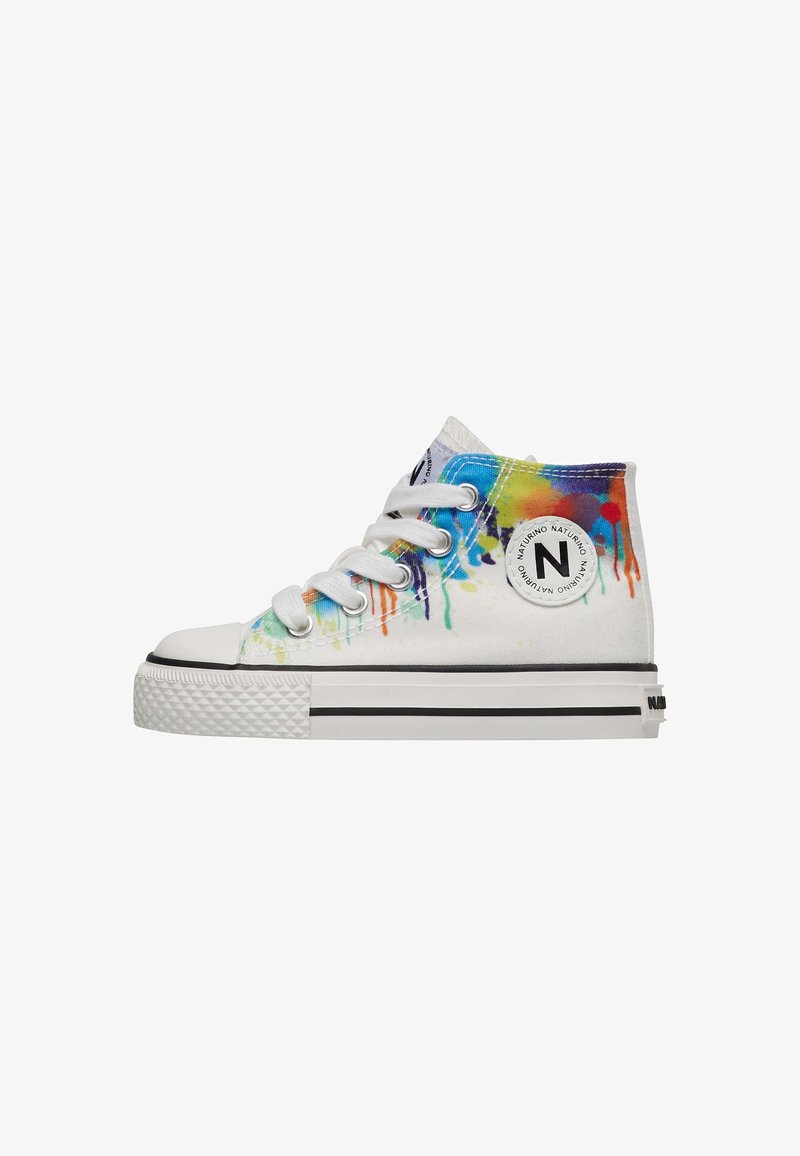 Baskets montantes en toile blanche avec un design éclaboussures de peinture multicolores. Capuchon en caoutchouc à l'avant et bande noire sur la semelle. Accent avec logo rond.