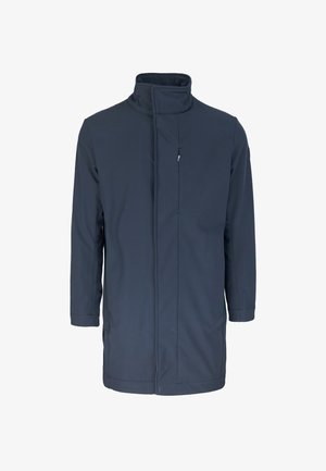 Granatowa kurtka softshell z wysokim kołnierzem, długimi rękawami i przednią kieszenią na zamek. Gładka tekstura i minimalistyczny design dla smukłego wyglądu.