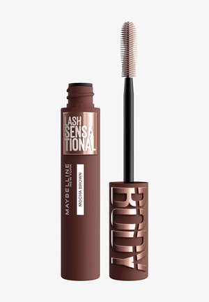 Mascara-tube en open borsteltje met een bruine borstel, gelabeld "Lash Sensational" en "Mocha Brown" door Maybelline New York.