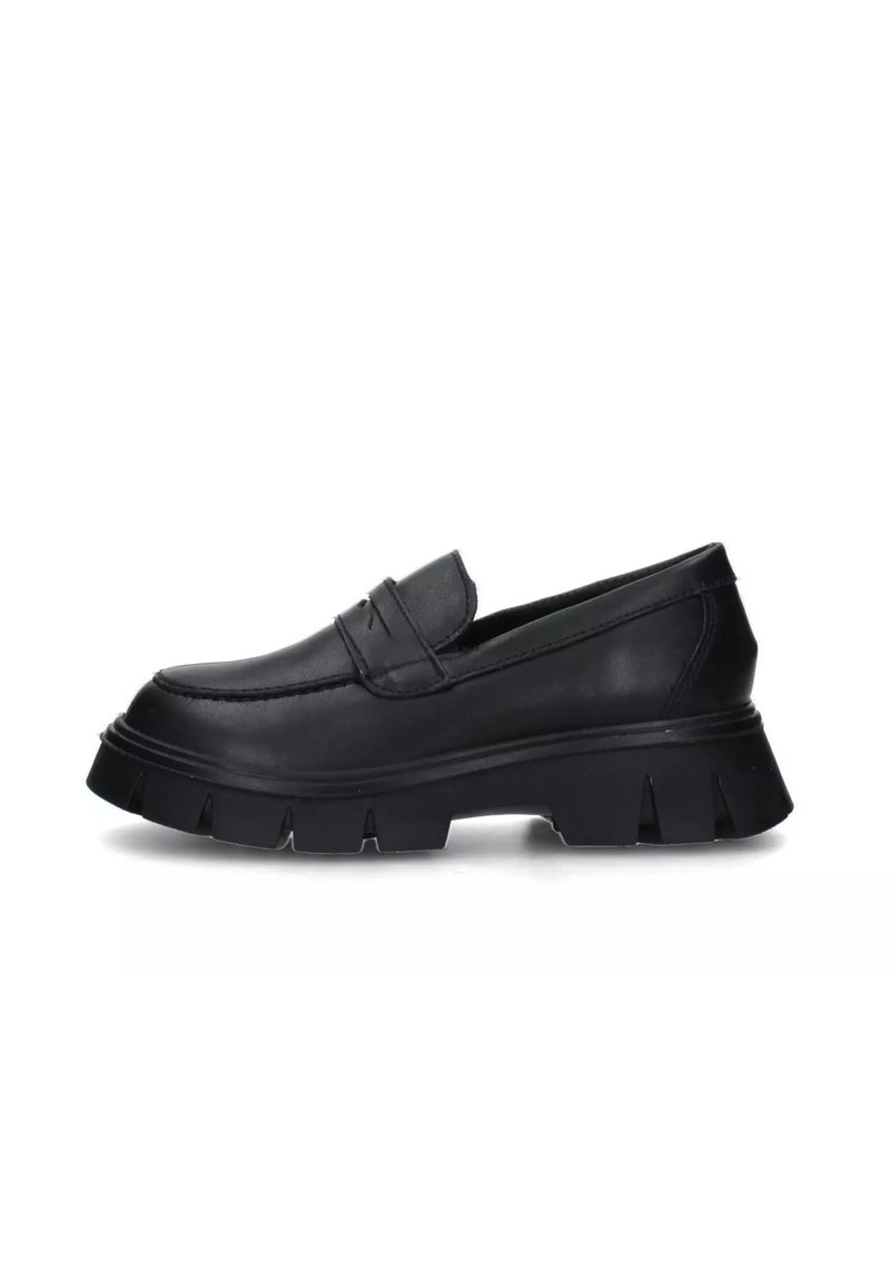 Mocassino nero in pelle slip-on con una suola spessa e testurizzata e tacco rialzato; presenta un dettaglio di cucitura sulla punta e una parte superiore liscia.