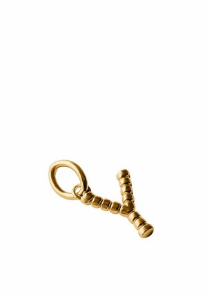 Colgante de oro con forma de la letra Y con textura de cuentas y anilla adjunta sobre un fondo blanco.