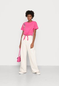 YAS YASFABIAN KNOT TEE - T-shirt estampada - fandango pink