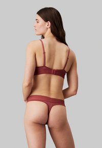 Calvin Klein Underwear THONG INTRINSIC - String - apple butter