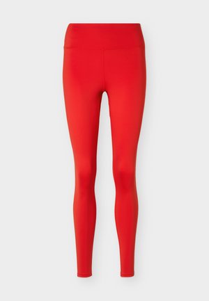 Felrode, hoog getailleerde, nauwsluitende leggings in volledige lengte van gladde stof zonder zichtbare patronen of logo's tegen een effen achtergrond.