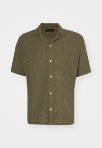 Olijfgroene short-sleeve shirt met verfijnde uitsnijdingen, een kraag en een enkele borstzak, met lichtgekleurde knopen.