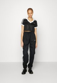 adidas Originals CARGO - Kapsáče - black