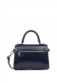 Sac à main en cuir bleu marine au design structuré, avec une anse supérieure, une bandoulière détachable, une poche zippée à l'avant et des accents en métal argenté.