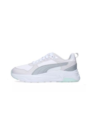Sneaker bianco con accenti grigi, dotato di tomaia in pelle liscia, suola in gomma e design con lacci. Include una suola intermedia testurizzata e dettaglio del marchio.