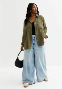 New Look Curves CURVES CRINKLED TEXTURE - Camicia - khaki