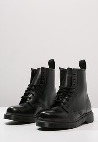 Dr. Martens Botines con cordones - black