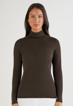 Braunes, langärmliges Rollkragenoberteil aus glattem Strickstoff, mit einer taillierten Passform und minimalen Nähten für einen eleganten Look.