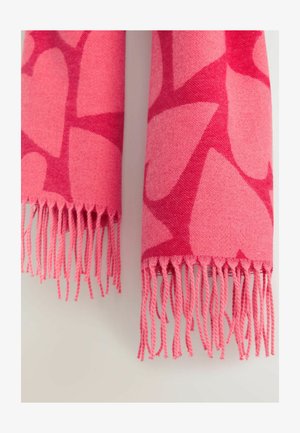 Lyserødt tørklæde lavet af blødt materiale med et hjerte-mønster i en mørkere lyserød nuance. Kanterne har frynser.