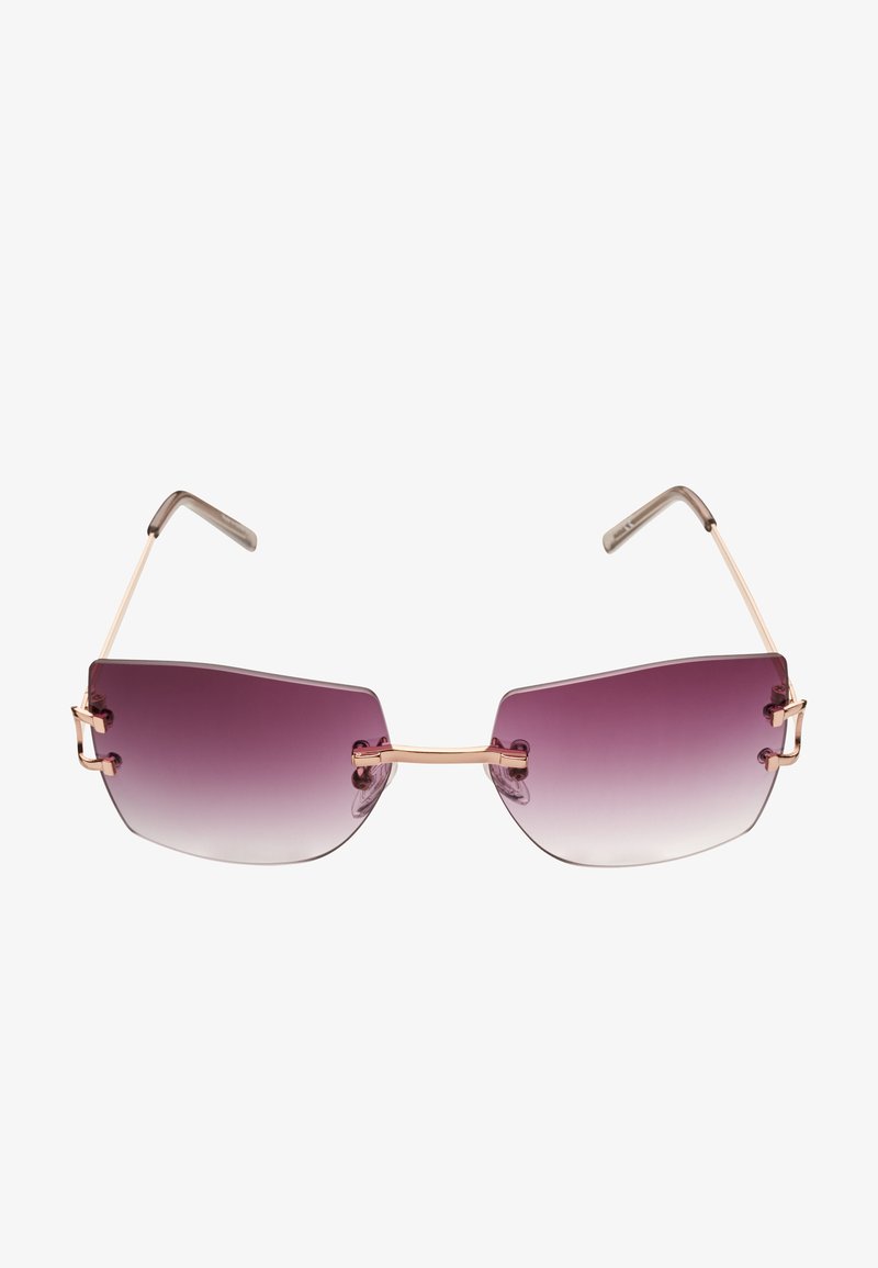 Sluneční brýle s geometrickým rámem, vybavené gradientními fialovými čočkami, tenkými zlatými detaily a šedými stranami s zakřivenými konci.