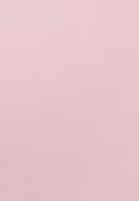 Helles rosa Gewebe mit einer glatten, matten Textur; gleichmäßige Farbgebung ohne Muster oder Akzente. Geeignet für Polster- oder Modeanwendungen.