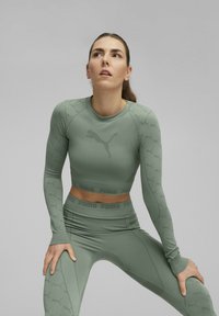 Puma EVO - Top dugih rukava - eucalyptus