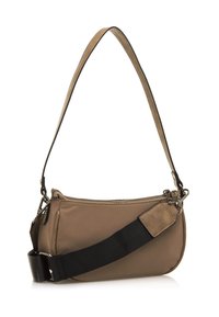 Borsa a spalla in nylon marrone con chiusura a zip, tracolla regolabile in tessuto nero e un accento in camoscio; design compatto e curvo.