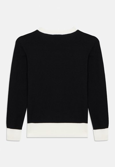 Μαύρο πουλόβερ από απαλό ύφασμα, με κρεμ ριμπ λαιμόκοψη και τελείωμα, μακριά μανίκια και απλό σχέδιο.