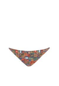 Pañoleta de algodón con patrón en forma triangular. Presenta cuadrados multicolores con varios motivos, incluyendo corazones y animales.