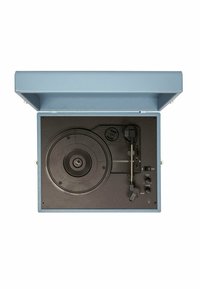 Platine vinyle dans un étui bleu clair avec une finition texturée, dotée d'un plateau noir, d'un bras de lecture et de boutons de contrôle pour le volume et la tonalité.