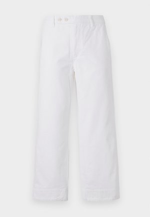 Pantaloni largi din bumbac alb cu talie înaltă, prevăzuți cu închidere cu buton și tivuri răsucite. Textură netedă și design clasic.