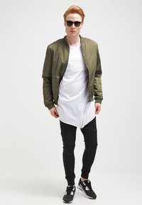 Urban Classics LONG OPEN EDGE FRONT ZIP TEE - Printtipaita - white