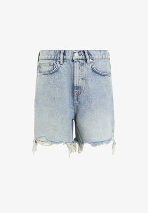 Szorty dżinsowe w jasnoniebieskim kolorze z postrzępionym dołem, wyposażone w pięć kieszeni i zapięcie na guzik. Postrzępione brzegi dodają faktury i detali.