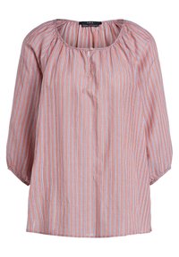 Blouse légère de couleur rouille avec des rayures verticales blanches et bleues. Présente un col rond, des manches trois-quarts et un détail à boutons sur le devant.