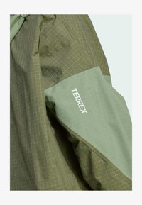 Valittu, olive strata tent green