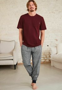 Next MOTIONFLEX COSY SET  - Pyjamas - red navy blue herringbone