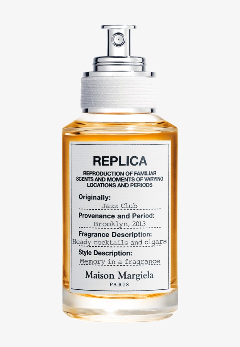 Botella de perfume Maison Margiela Replica etiquetada Jazz Club, Brooklyn 2013, con notas de fragancia de cócteles intensos y puros.
