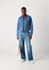 Tommy Jeans CLASSIC TRUCKER JACKET  - Jeansjacke - denim medium