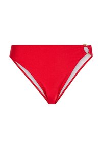 Rote Bikinislip mit glatter Textur, hoher Schnitt und einem goldfarbenen Hardware-Akzent an der Seite. Für den Einsatz als Badebekleidung konzipiert.