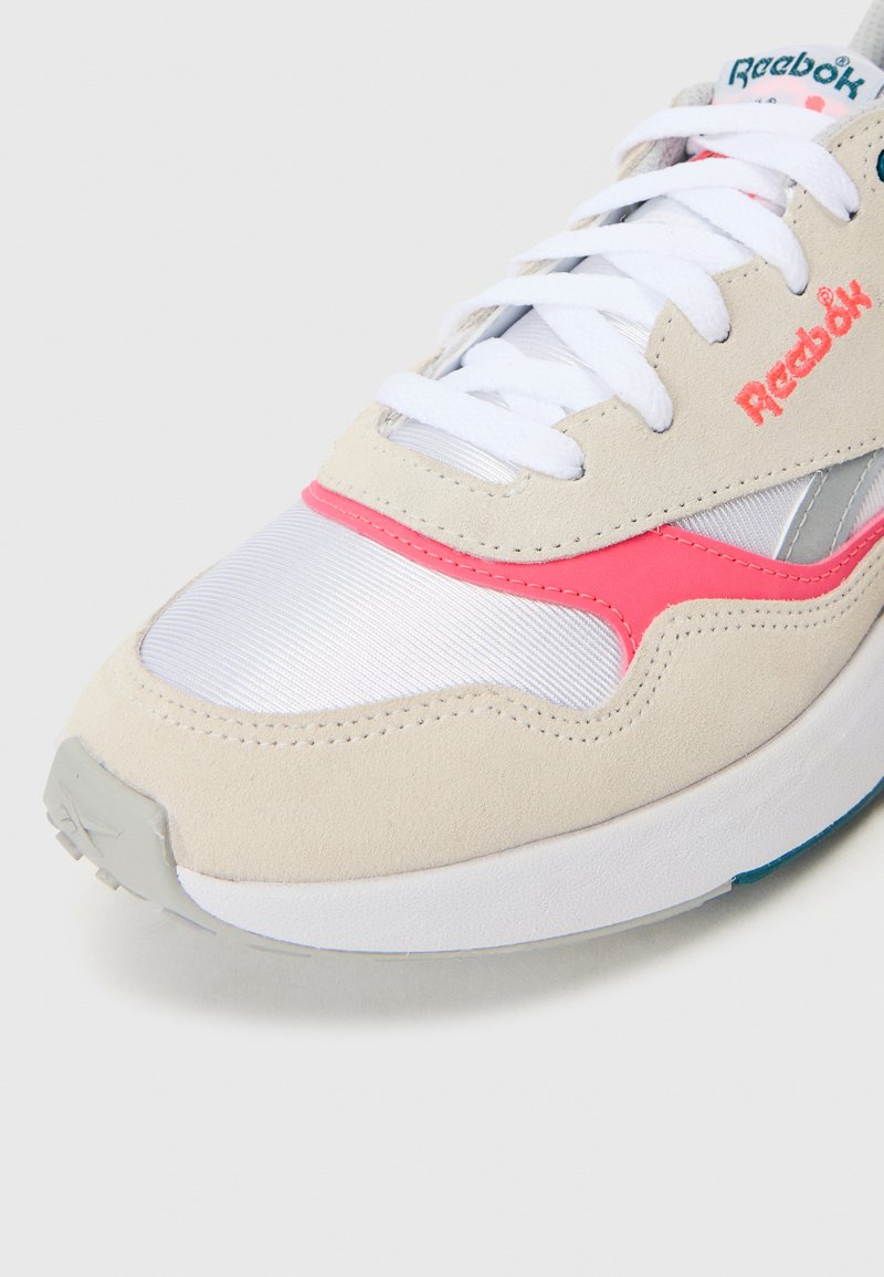 Reebok Classic ERS WORLD UNISEX Sneaker low white/pink blast