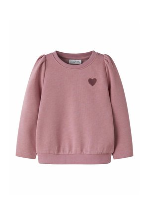 Sweat-shirt rose pâle à manches longues pour tout-petit, avec une petite broderie cœur rose foncé sur la poitrine gauche et des bords-côtes aux poignets et à l'ourlet.